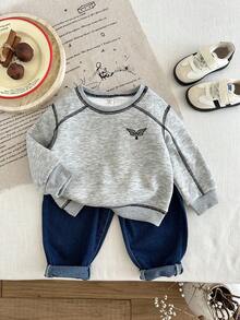 SHEIN Sudadera de cuello redondo con forro térmico para bebés niños, cómoda y versátil para todo uso, adecuada para interior, exterior, uso diario, deportes, juego, fiesta, sesión de fotos en otoño/invierno, ropa de bebé niño, ropa de bebé niño de manga larga, conjunto de otoño para bebé niño, sudadera de bebé niño