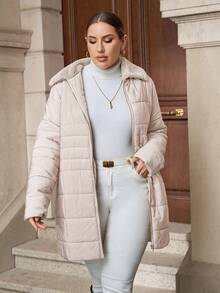 SHEIN Clasi 大码女士优雅加厚毛领浅卡其色外套，适合秋季、冬季、外出、工作、办公室穿着，也适合商务女性、办公室职业装、大码办公室女装、秋季工作女装。这款外套防风防水，加厚抓绒内里，保暖舒适，是冬季大码外套的理想之选。 - 卡其色 - 查看 3