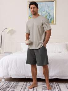 DAZY Set pijama de vară pentru bărbați, cu tricou bej multicolor și pantaloni scurți gri închis