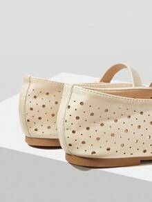 MOTF PREMIUM 女士镂空方头平底乐福鞋，适合新年假期、情人节 - 米色 - 查看 9