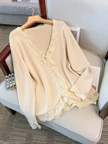 GlowEve CURVE 大码女式纯色撞色蕾丝长袖单排扣针织开衫 - 杏色 - 查看 6