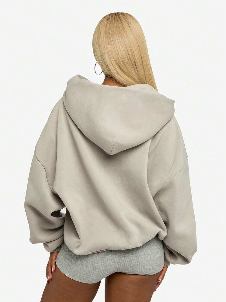 SUMWON WOMEN Luźna, krótka bluza z kapturem i nadrukiem graficznym