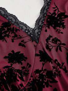 SHEIN MOD 大码植绒网纱不对称荷叶边下摆连衣裙，哥特风女装，花卉印花蕾丝边荷叶边优雅长袖连衣裙，复古连衣裙，婚礼宾客礼服，红色连衣裙，蕾丝连衣裙，酒红色连衣裙，圣诞连衣裙 - 酒紅色 - 查看 4