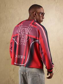 SUMWON 复古俱乐部运动衫条纹常规版型圆领经典套头衫，胸前有文字图案，秋冬休闲街头服饰 - 紅色 - 查看 3