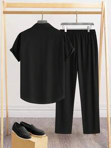 Manfinity Homme 男士简约休闲纯色前扣短袖衬衫和裤子套装 - 黑色 - 查看 2