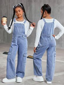 SHEIN Sparklyn Quần yếm denim và áo liền quần cho bé gái tuổi teen, trang phục thường ngày ngọt ngào cho mùa hè! Được làm từ vải denim thoải mái, màu xanh nhạt, có túi nắp phía trước, cài nút eo bên hông dễ mặc, dáng rộng thoải mái, thiết kế ống rộng và cạp cao giúp tôn dáng. Thích hợp cho các buổi đi chơi hàng ngày, thường ngày ở trường, mùa tựu trường, du lịch và nghỉ dưỡng, giúp bạn nổi bật giữa đám đông. - Rửa nhẹ - Xem 2