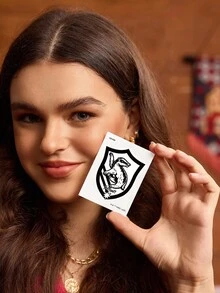 FanGlow HARRY POTTER X SHEIN 赫奇帕奇 1 件草本汁半永久性纹身贴纸，持续 14 天不褪色或反光，适用于肩部、颈部、锁骨、手臂、人体艺术纹身贴纸 - 黑色 - 查看 3
