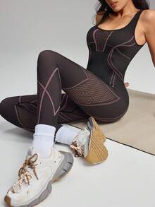 Innovista Europäischer & amerikanischer Stil Damen nahtloser Zweifarbiger Trainingsanzug mit eingebauter BH, abnehmbaren Pads, geometrischem Rennstreifen, dehnbar, Yoga, FJumpsuitinteiler mit Mesh-Ausschnitt, atmungsaktiv, Bodysuit mit Bauchkontrolle, Boost-Design, Freizeitkleidung, von Büro bis Gym, Home-Office, Laufen, Biken, HIIT-Training, Bewegungskomfort
