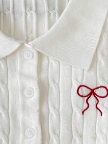 Flirla Top côtelé décontracté pour femmes avec nœud et broderie de style universitaire