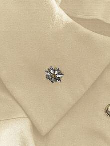 GlowEve Élégant manteau pour femme avec décoration de bouton métallique floral et grand revers