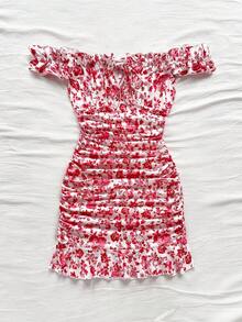 Soleia Vestido mini ajustado con hombros descubiertos, volantes y lazo delantero con estampado floral para vacaciones de verano de mujer - Rojo y blanco - Ver 4