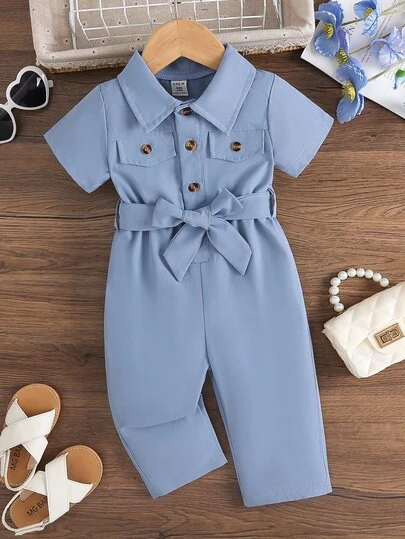 SHEIN 1 件女婴翻领纽扣短袖连体衣衬衫上衣，带假口袋和裤子，时尚百搭复古实用可爱服装，配腰带，夏季新品