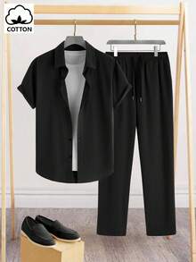 Manfinity Homme 男士简约休闲纯色前扣短袖衬衫和裤子套装 - 黑色 - 查看 3