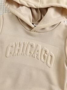 SHEIN 2 件婴儿男童/女童秋冬连帽压花卫衣帽衫搭配浅蓝色牛仔阔腿裤，中性婴儿服装，婴儿冬装 - 彩色 - 查看 4