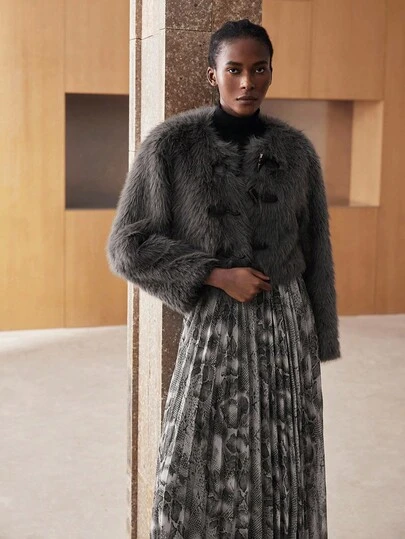 Maija Chaqueta de mujer de cuello redondo oversize de piel sintética esponjosa gris, versátil y de estilo urbano elegante para reuniones y fiestas, otoño/invierno