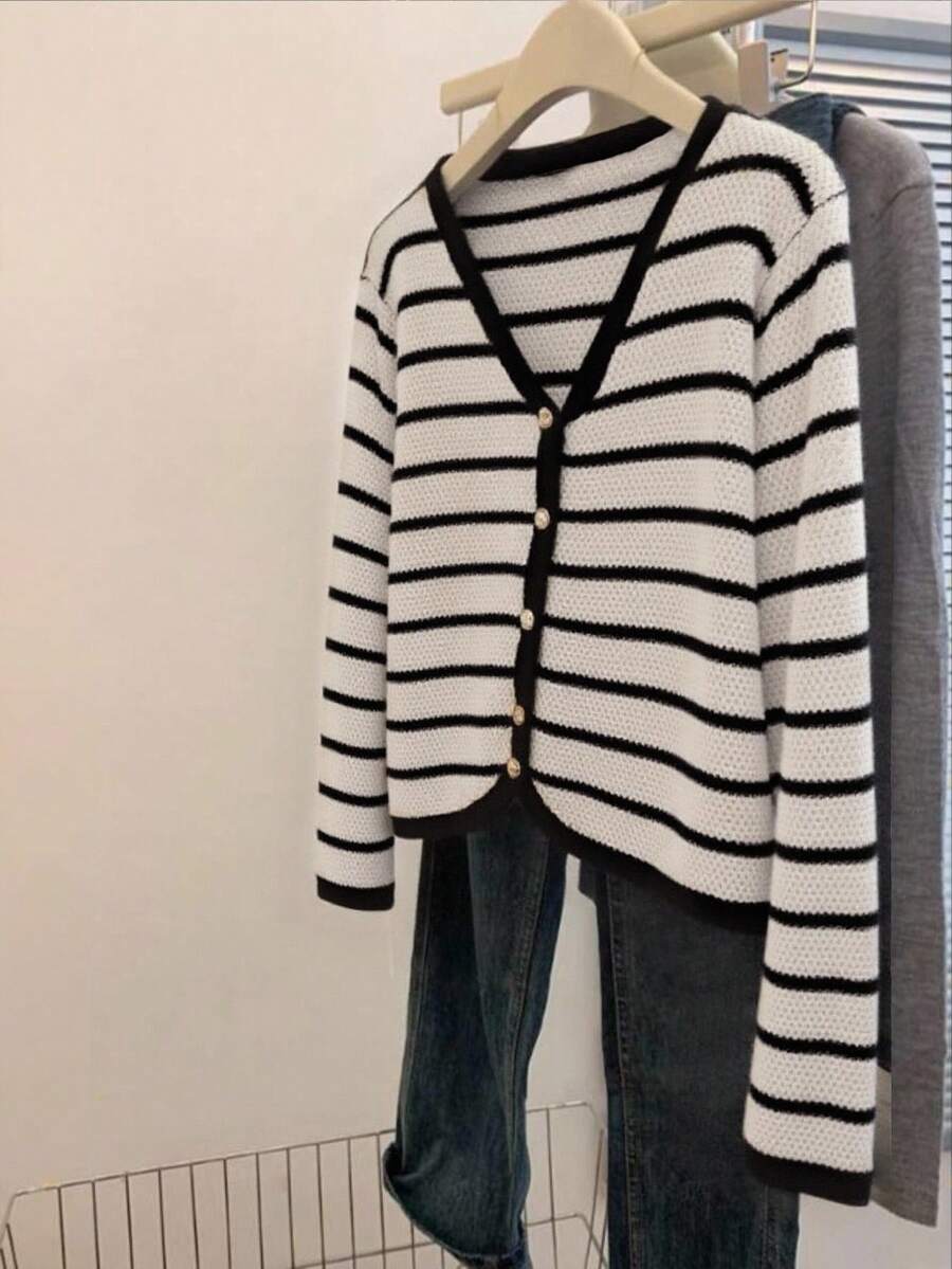 Franclia Áo khoác cardigan sọc màu tương phản cá tính, thời trang thu đông mới cho nữ - Đen và trắng - Xem 1