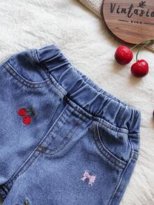 SHEIN Baby Girls Denim 4-Piece Set, Mid-Blue Washed Denim, Cute & Casual Elegant, Bow & Embroidery Decor, Relaxed Fit Denim Jacket & Straight Leg Jeans, Comfortable Cotton Denim, Suitable For Daily Wear, Party, Travel, Back To School, New Arrival For Autumn 2025 Fall Winter