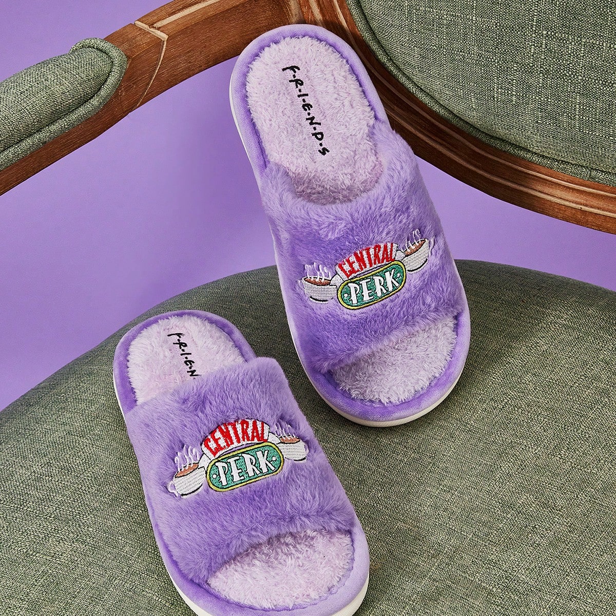 Pantuflas de mujer de peluche bordadas con taza de café, suaves y cómodas para el hogar, la sala de estar, el dormitorio, regalos, invierno
