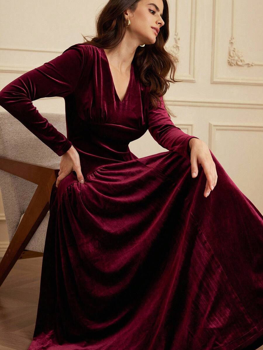 Aveloria Revavyn 欧美派对奢华天鹅绒褶皱V领长袖女式连衣裙 - 酒紅色 - 查看 1