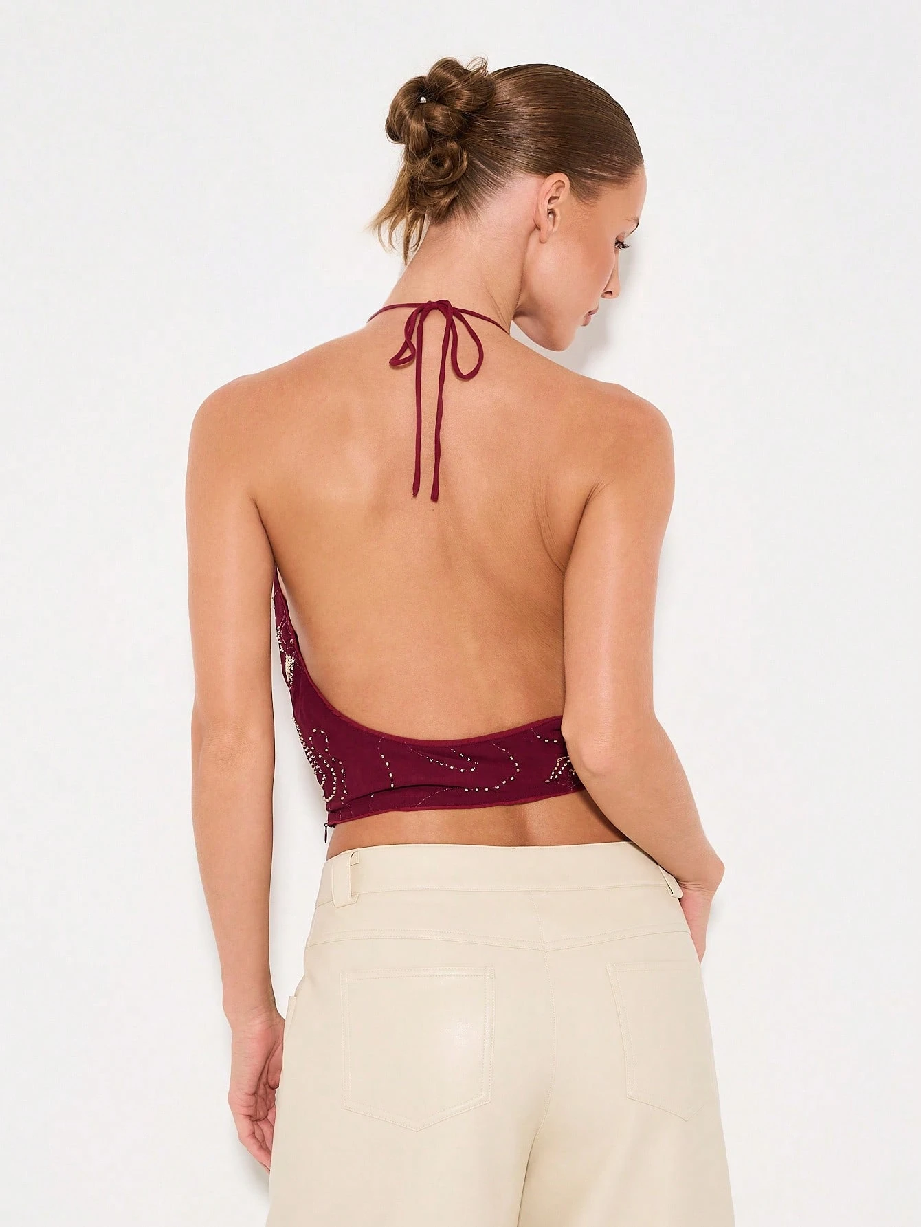 KIZN Camiseta sin mangas con cuello halter y adornos