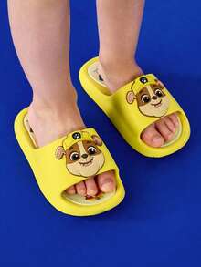 SHEIN | PAW Patrol 可爱卡通黄色碎石图案儿童拖鞋，男女通用，速干、轻便耐用的EVA材质，适合室内、浴室、游乐场、游泳池、海滩等场所穿着。 - 黃色 - 查看 2