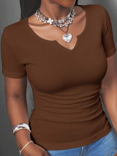 Slaydiva 2025 Nuevo verano Básico casual versátil Camiseta de mujer de manga corta con escote en V pequeño con muescas y fruncido lateral Slim, para uso diario, reuniones con amigos, viajes, graduación, brunch, vuelta al colegio, ir y venir, versátil