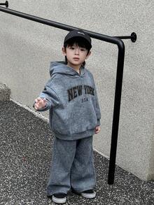 SHEIN 2 件套年轻男孩休闲街头风格雪花连帽运动衫和纯色松紧腰运动裤套装，适合返校、生日、迎婴派对、节日派对、秋冬季 - 灰色 - 查看 6