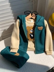 SHEIN 3 件套男婴/女婴秋冬套装：绿色休闲宽松拉链连帽毛绒熊背心夹克、宽松休闲运动裤、米色百搭圆领套头衫，适合圣诞节、休闲装和户外