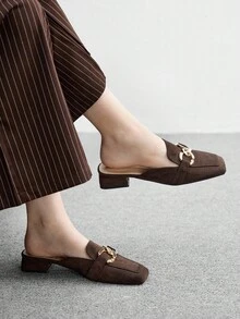 CUCCOO BIZCHIC 咖啡色绒面革方头粗跟金属链装饰穆勒一脚蹬高跟鞋，时尚百搭的女士高跟鞋 - 咖啡棕 - 查看 9