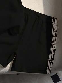 SHEIN Bộ 2 món áo thun cổ tròn tay ngắn in chữ chắp vá cho bé trai mới biết đi và quần short rộng rãi, màu đen - Nhiều màu - Xem 3