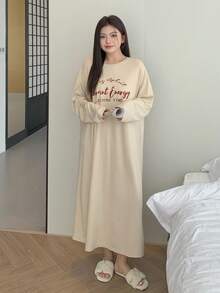 Dazy Plus 大码女式字母印花宽松长袖睡袍，秋季舒适服装 - 卡其色 - 查看 8