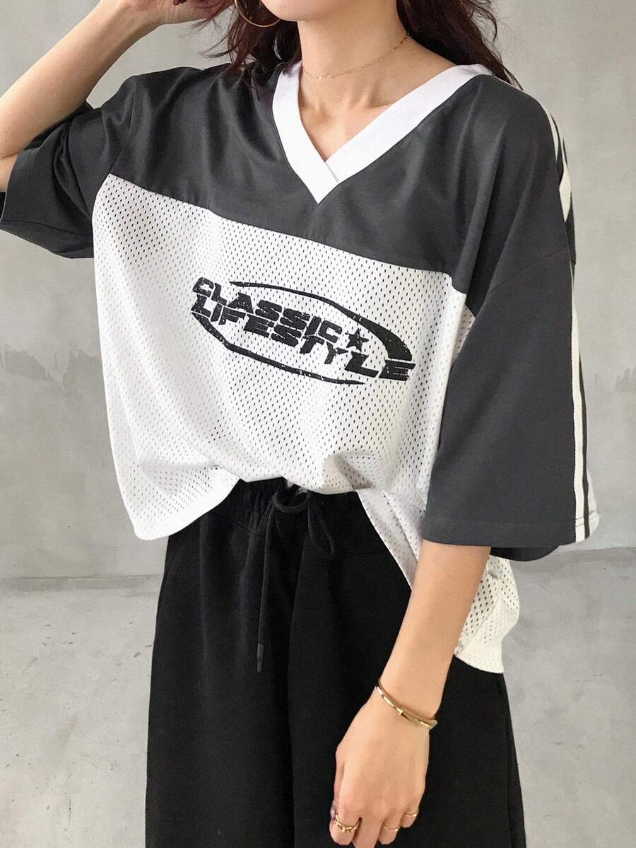 TrendSteals 女士撞色拼布摩托车风格字母印花 T 恤 - 白色 - 查看 1