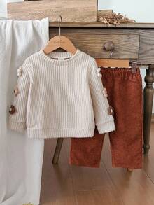 SHEIN Vintaside Kids مجموعة ملابس 2 قطعة للبنات من عمر 6 أشهر إلى 3 سنوات، بأسلوب كاجوال، مزينة بالزهور، تتكون من ملابس علوية كم طويل وبنطلون طويل - بني - مشاهدة 1