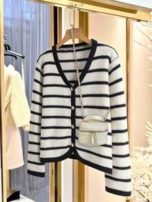 Franclia Áo khoác cardigan sọc màu tương phản cá tính, thời trang thu đông mới cho nữ - Đen và trắng - Xem 3