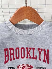 SHEIN 2 件套男婴休闲英文标语图案圆领运动衫和裤子套装，轻便舒适，适合秋冬季，时尚休闲装，适合派对、户外、摄影、节日、礼物