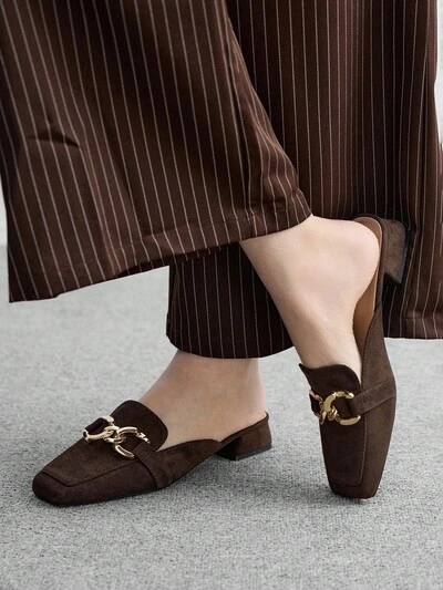 CUCCOO BIZCHIC Tacones tipo mula con puntera cuadrada, tacón grueso, decoración de cadena metálica y suela color café, zapatos de tacón alto versátiles y de moda para mujeres