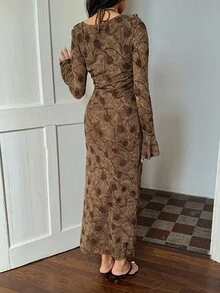 Sunnyshic 女士秋冬时尚玫瑰图案串珠装饰荷叶边领口开衩下摆喇叭袖设计修身V领长裙 - 彩色 - 查看 2