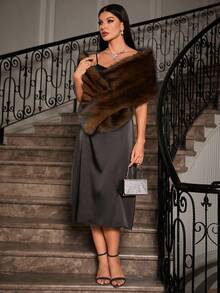 Zolique 女士纯色 Toca 人造毛皮披肩，冬季，派对大红色毛皮披肩，适合节日派对服装 - 咖啡棕 - 查看 3