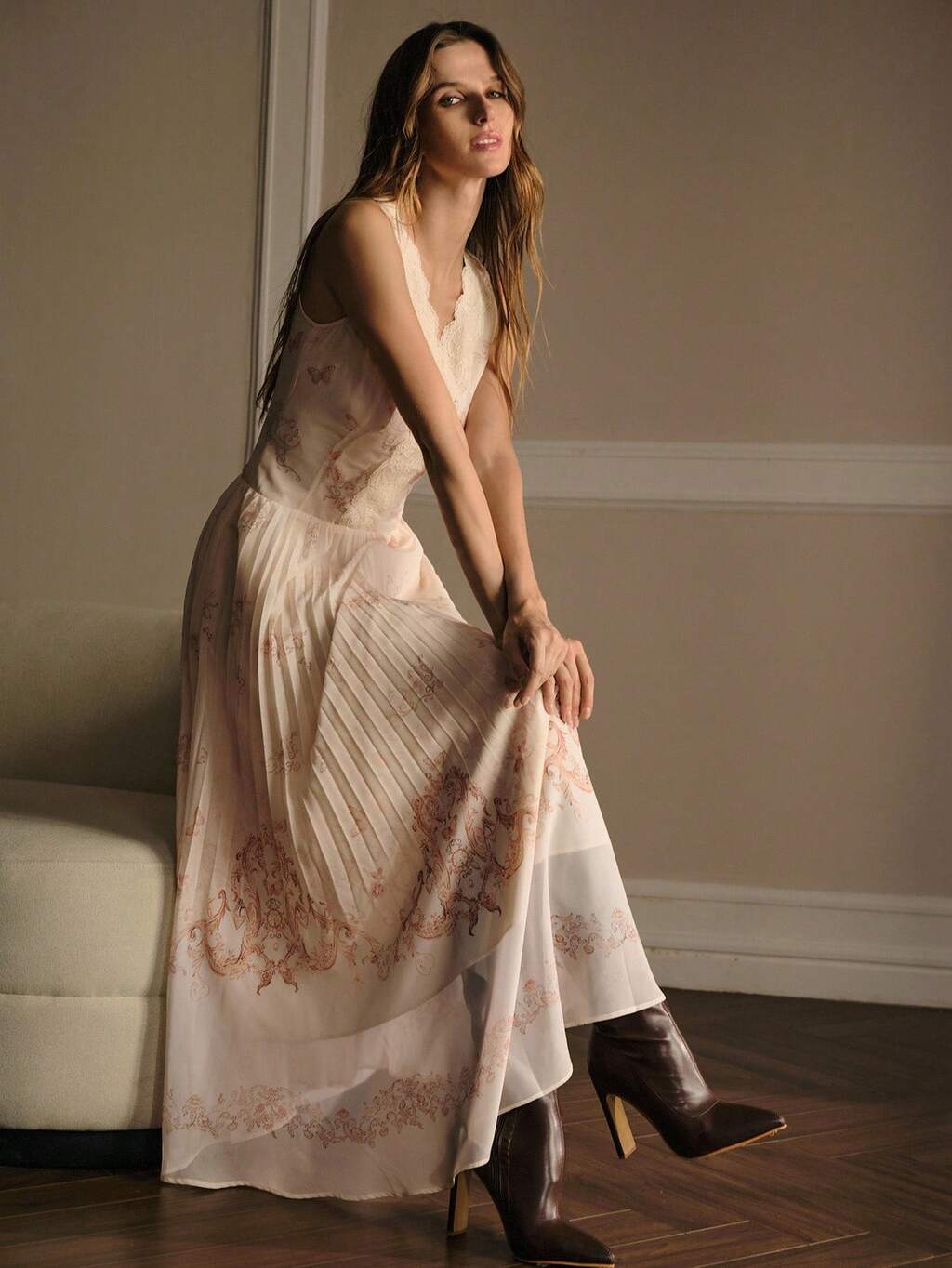 CONTRAST LACE PLEATED DRESS