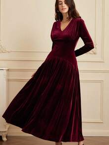 Aveloria Revavyn 欧美派对奢华天鹅绒褶皱V领长袖女式连衣裙 - 酒紅色 - 查看 3