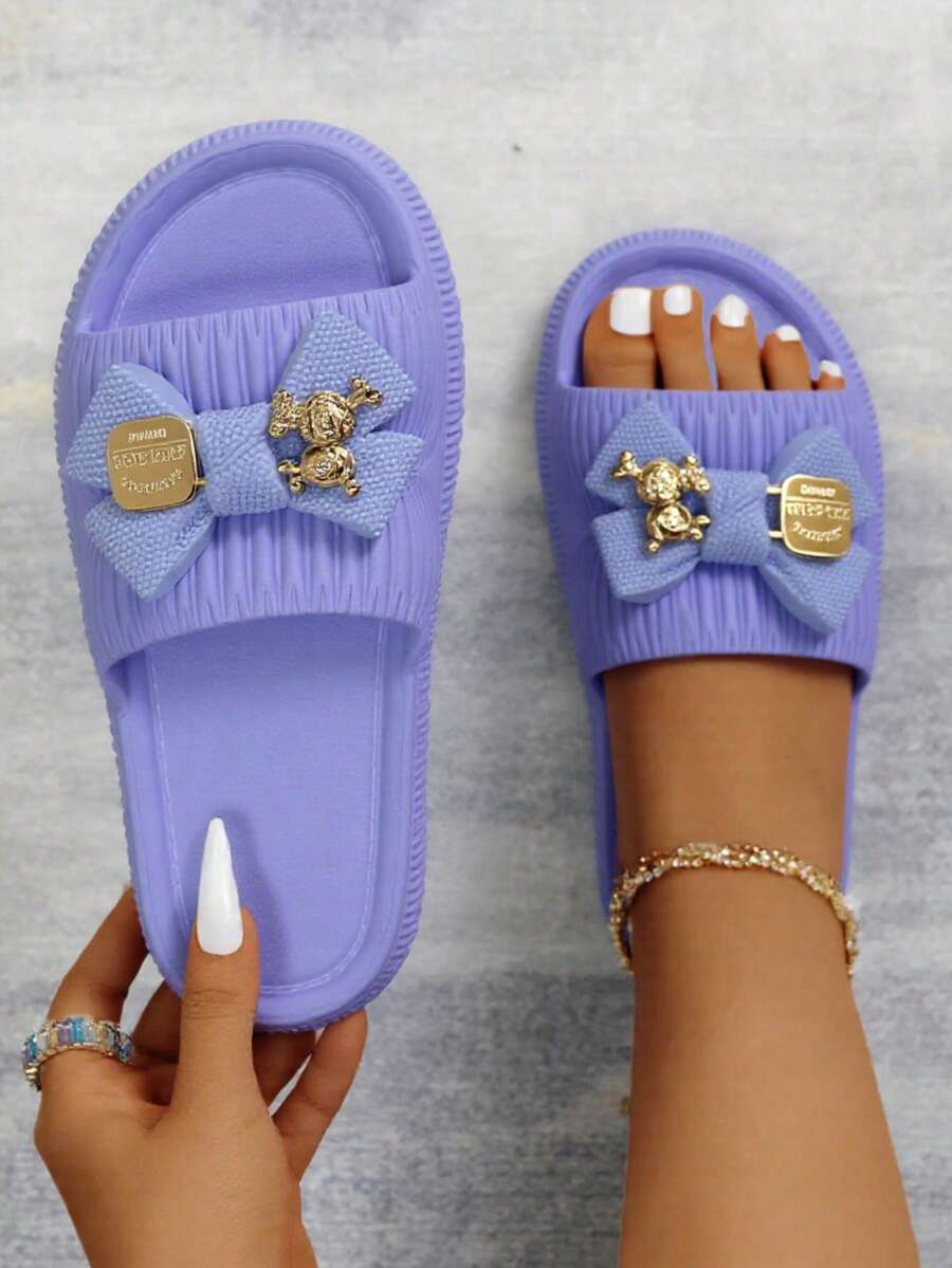 Sandalia tipo mule para mujer perfecta para actividades cotidianas como caminar por casa, realizar tareas domésticas, salir al jardín o dar paseos cortos. También es ideal para usar en entornos húmedos como la playa, la piscina o incluso en trabajos donde se requiere estar de pie durante largos periodos. - Azul - Ver 1