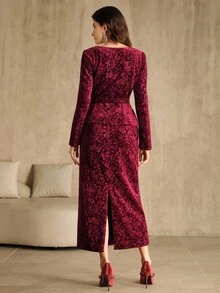Anewsta Top à manches longues avec col carré en velours jacquard à motif floral unicolore, avec nœud à la taille orné de strass. Assorti à une jupe droite fendue à la taille moyenne. Convient pour l'automne, l'élégance, la fête, Noël, le Nouvel An. - Rouge foncé - Voir 2