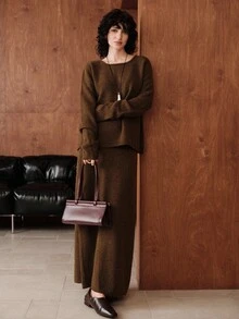 Uhlyne Uhlyne 秋冬羊毛面料极简奢华商务女装，优雅休闲复古复古风圆领长袖，女士毛衣两件套（上衣和裙子），适合通勤 - 咖啡棕 - 查看 4