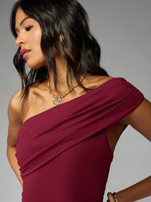 MISSGUIDED Elegant One Shoulder Evening Maxi Dress With Ruched Detail High Slit Floor Length Formal Party Wedding Guest Gown Holiday Celebration Outfit Christmas - Burgundy - View 4