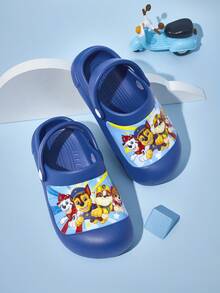 SHEIN | PAW Patrol 可爱卡通印花图案蓝色男童儿童花园拖鞋，适合幼儿和儿童，透气速干水鞋，轻便耐用的EVA材质，男女通用，室内外均可穿着，可用作拖鞋、凉鞋，图案包括Chase、Rubble和Skye。 - 藍色 - 查看 9