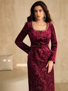 Anewsta Top à manches longues avec col carré en velours jacquard à motif floral unicolore, avec nœud à la taille orné de strass. Assorti à une jupe droite fendue à la taille moyenne. Convient pour l'automne, l'élégance, la fête, Noël, le Nouvel An. - Rouge foncé - Voir 5