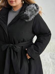 SHEIN CURVE+ 大码毛领连帽女士加厚收腰棉服外套秋冬装女士 - 黑色 - 查看 7