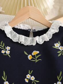SHEIN Playful Pals 2 件套年轻女孩白色蕾丝领刺绣长袖上衣和海军蓝裤子运动服，休闲装适合日常穿着，春秋季，圣诞节 - 藏蓝色 - 查看 7