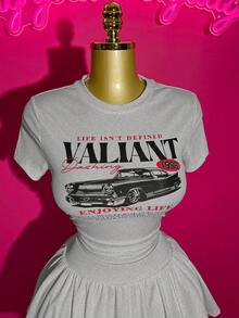 Slaydiva 2025 春夏新款波西米亚音乐节复活节休闲日常海滩度假派对街头时尚性感甜美可爱 Y2K 白色纹理弹力针织面料黑色复古汽车图案复古印花圆领短袖短款紧身 T 恤搭配白色松紧腰褶皱迷你裙短裤裙 2 件套女士 - 灰色 - 查看 4