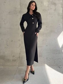 Firerie Robe élégante et décontractée pour femmes, style polyvalent et minimaliste, idéale pour le travail et les déplacements en ville. Robe mi-longue noire à manches longues, col asymétrique avec boutons métalliques décoratifs. Tenue d'automne, idéale pour le travail, les voyages en avion, les sorties et la rentrée scolaire.